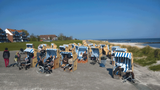 In fester Oelder Hand waren heute morgen die Strandkoerbe bei herrlichem Sonnenschein.. (Foto: SMMP/Longinus-Nordhorn)