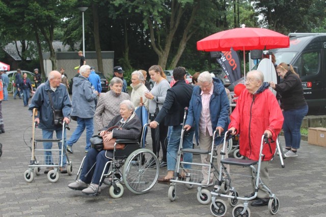 trotz des Regens freuten sich alle auf die Veranstaltung im Stromberger Gaßbachtal